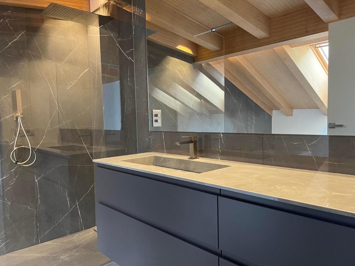 Luxury Lakefront Penthouse Lezzeno Luaran gambar