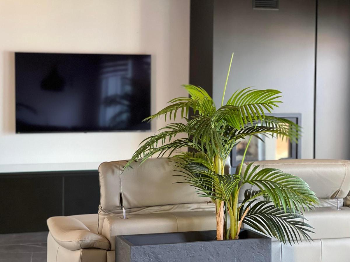 Luxury Lakefront Penthouse Lezzeno Luaran gambar
