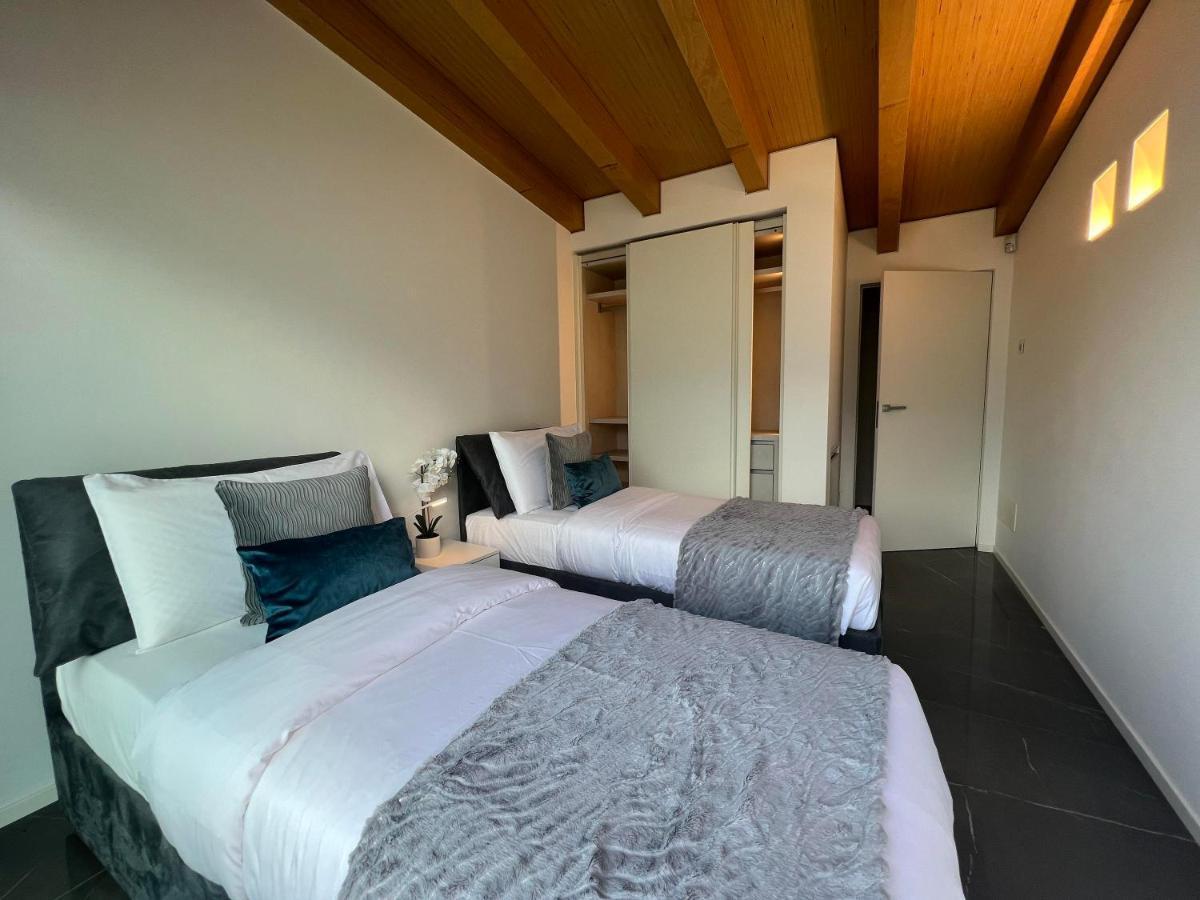 Luxury Lakefront Penthouse Lezzeno Luaran gambar