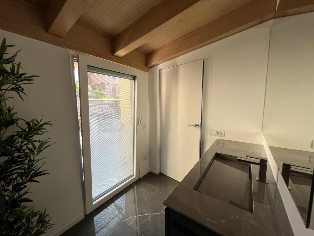 Luxury Lakefront Penthouse Lezzeno Luaran gambar